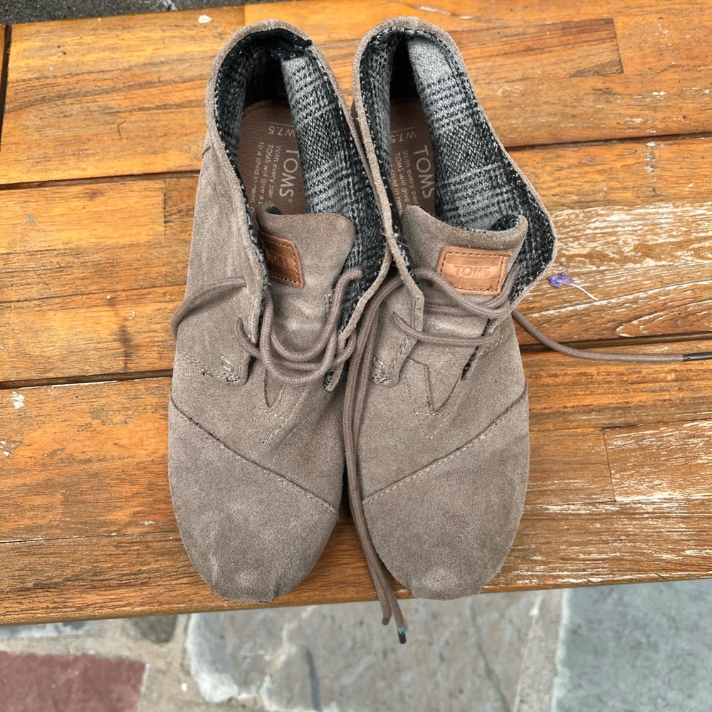 TOMS desert wedges